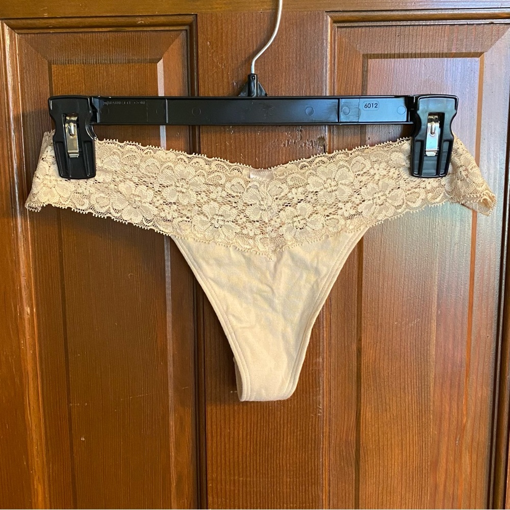 Victoria’s Secret Lace Thong Panties NWT
